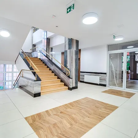 Poniatowskiego Parkside Studio~parking And Lift Apartment *